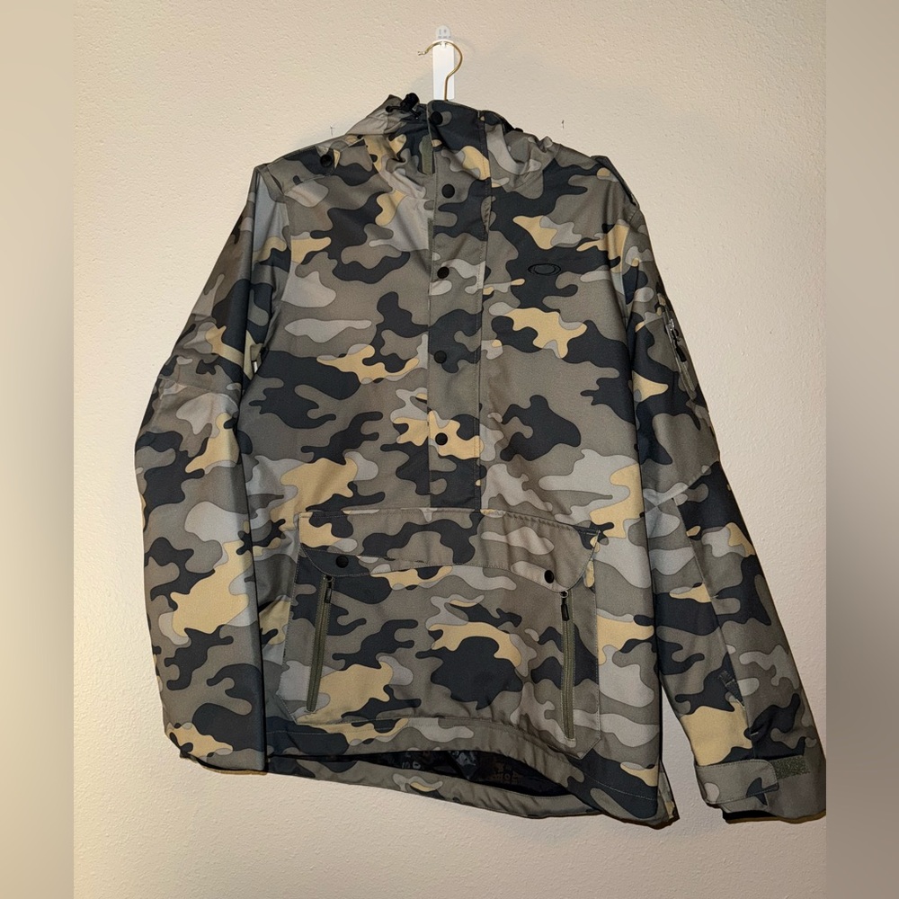 Oakley Women’s Olive Camo Jacket